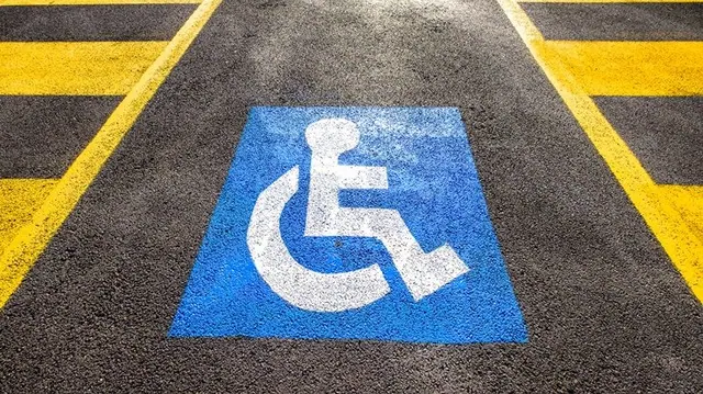 Entenda o conceito de sinalizacao vertical para deficientes