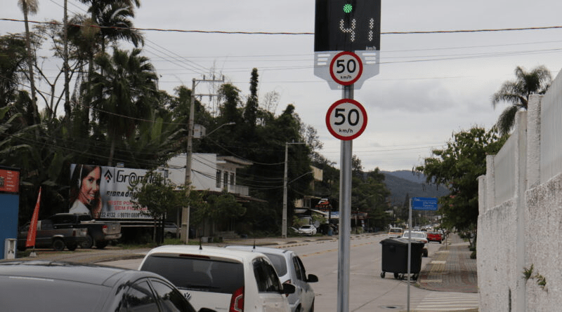 Painel Educativo Medidor de Velocidade